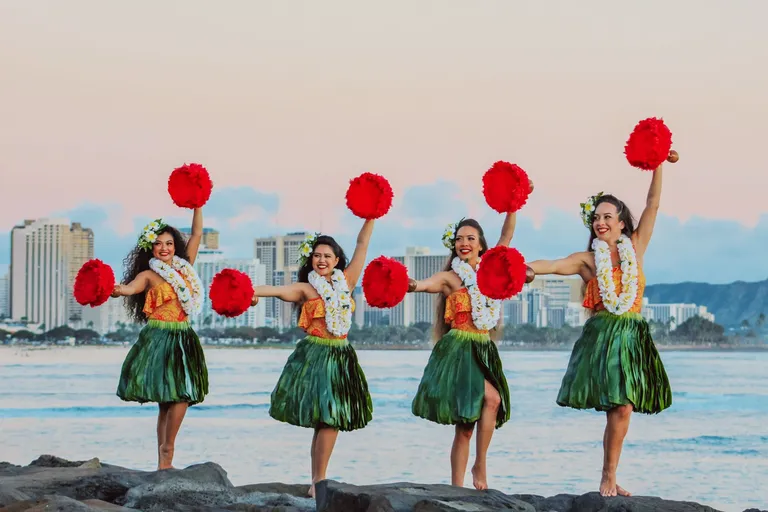 Luau and Dinner Shows</br> to Connect with Culture