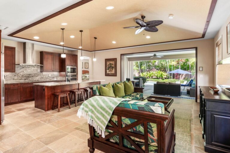 The living and kitchen of a Hawaii rental.