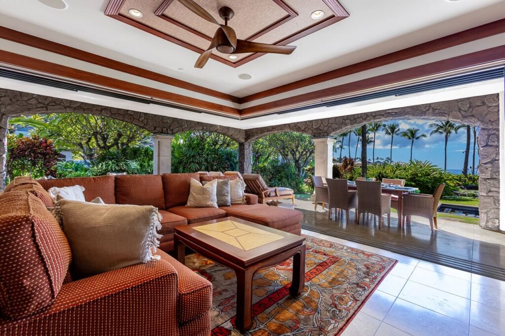 The living area of one of the luxury rentals in Hawaii.