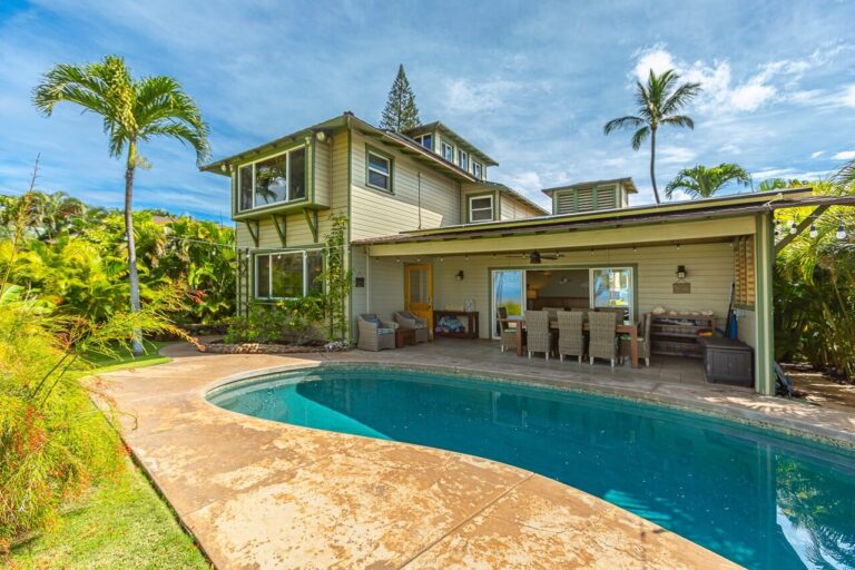 The backyard pool area of a Hawaii vacation rental to reserve for a family vacation.